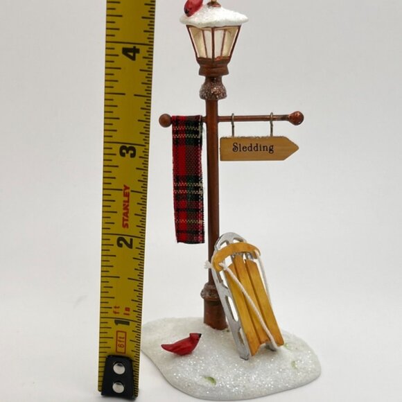 Hallmark Keepsake 2007 Ornament Lamppost Sign Winter Park Sledding Red Birds - Picture 3 of 10